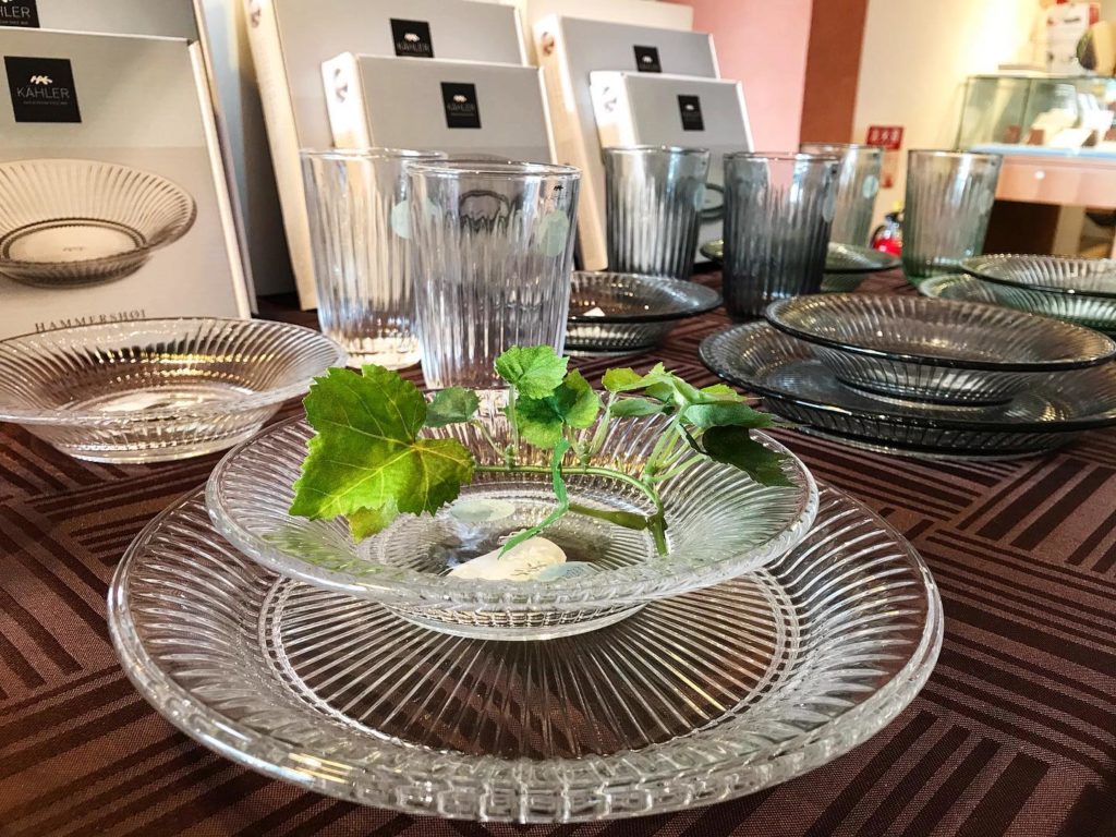 北欧の割れにくいガラス食器！涼し気なテーブルコーデならケーラーの食器♪