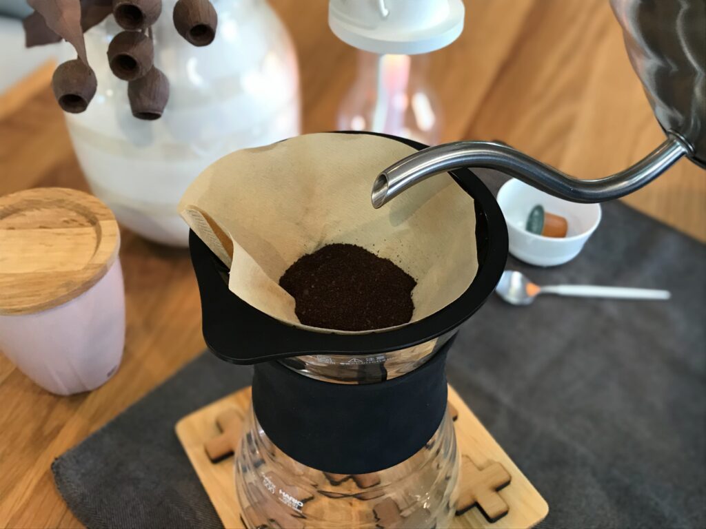 コーヒーを淹れる時のお湯の温度高すぎませんか 時短で美味しい温度教えます